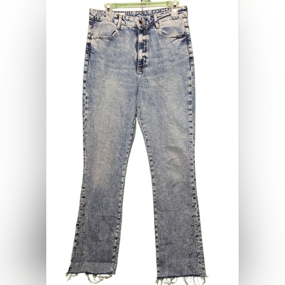 Zara Studded Flare Jeans EUC Size 8 - 30 Waist 31 Inseam - Picture 1 of 4